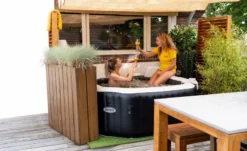 HappyGlass Lady Abigail Kunststof Wijnglas - 2 Stuks -Opblaasbare Jacuzzi Verkoop hero shot 2